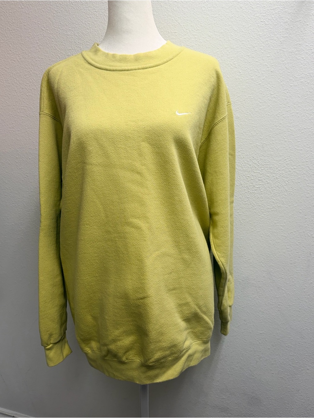 Nike Women's yellow Crewneck pullover Sweatshirt size medium